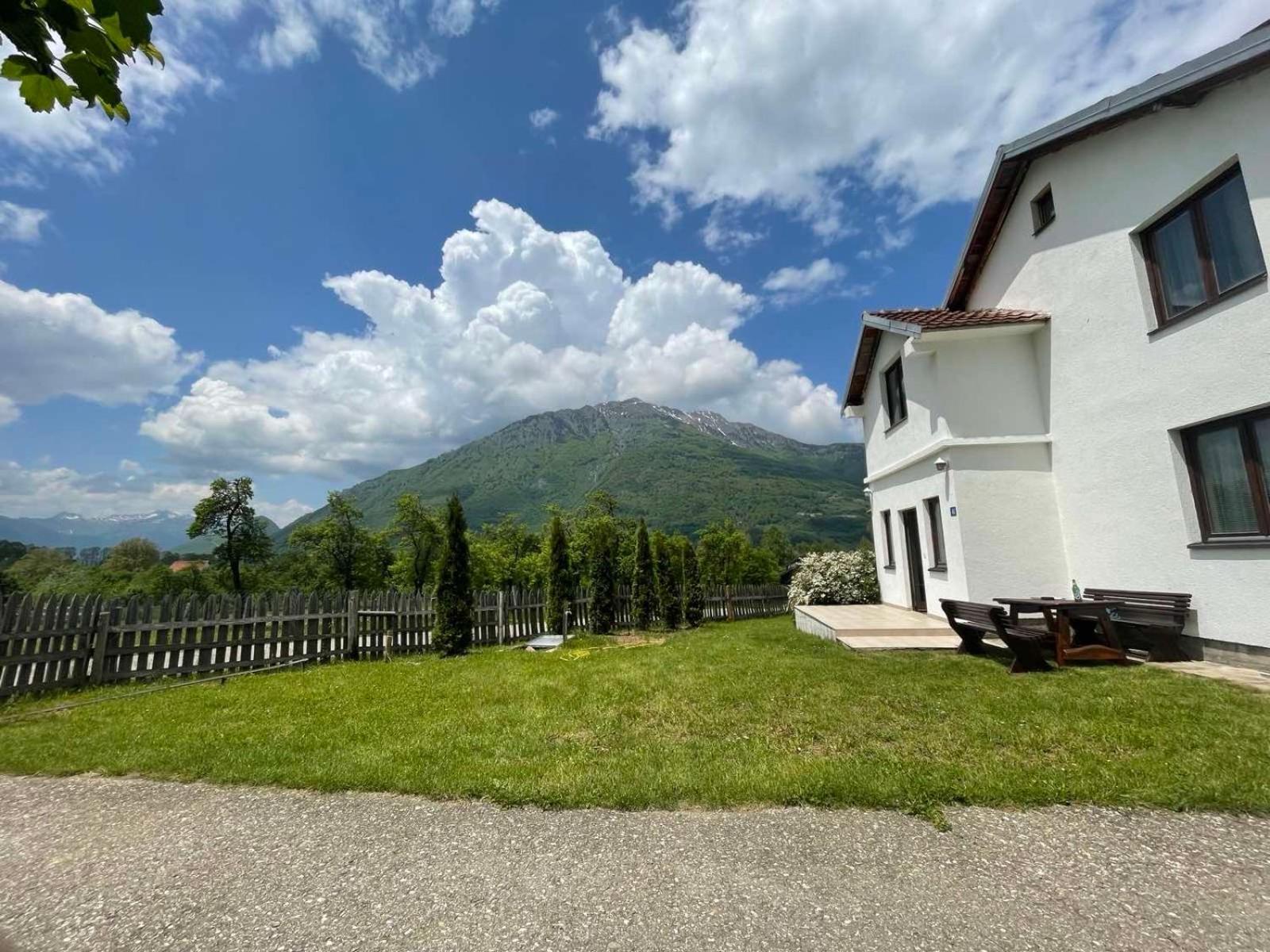 Bed and Breakfast Visitor Yard Plav Esterno foto