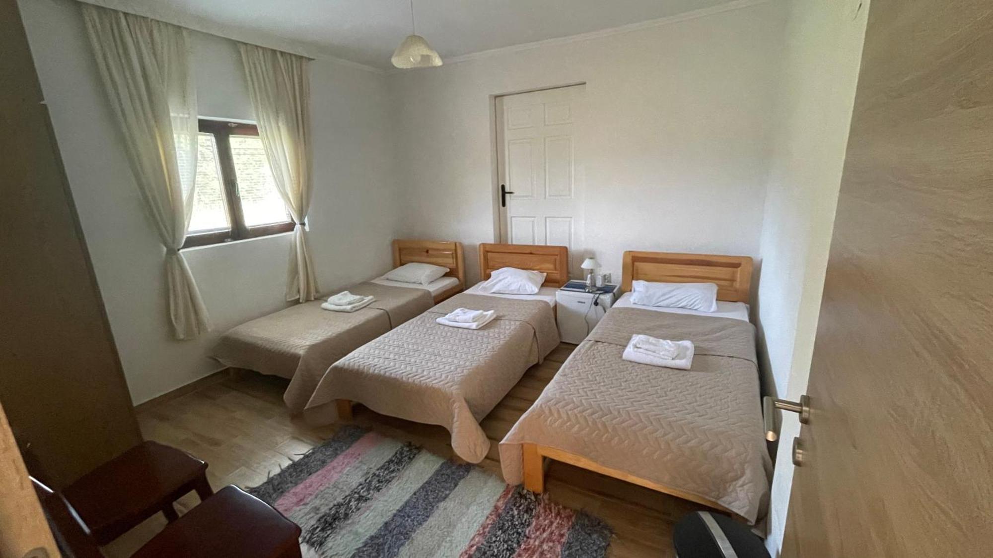 Bed and Breakfast Visitor Yard Plav Esterno foto