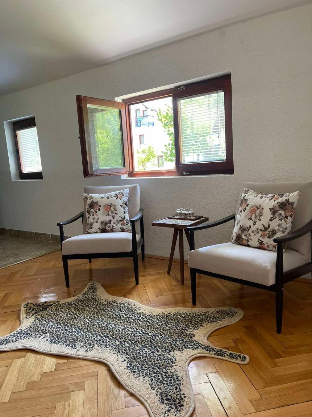 Bed and Breakfast Visitor Yard Plav Esterno foto