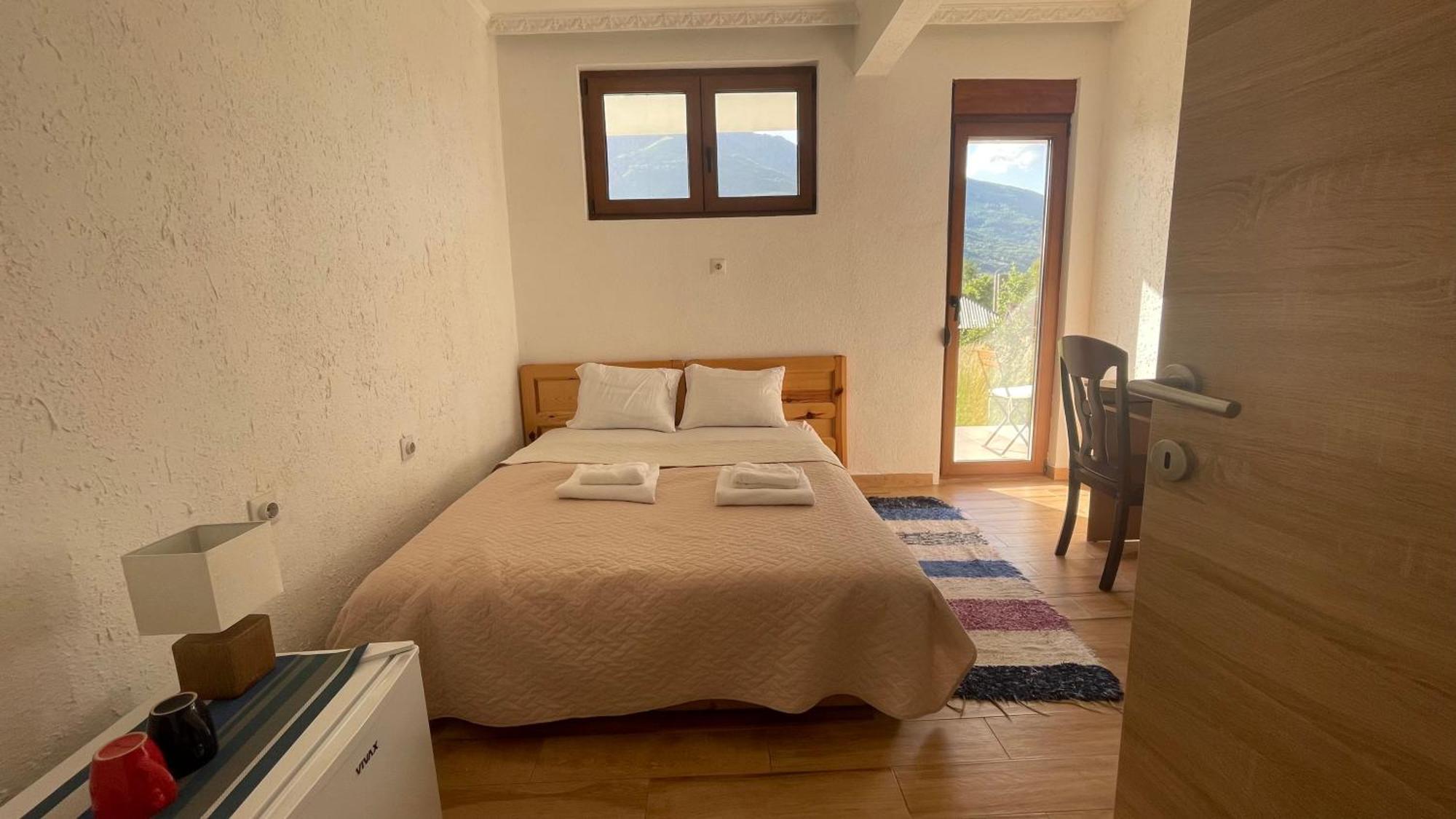Bed and Breakfast Visitor Yard Plav Esterno foto