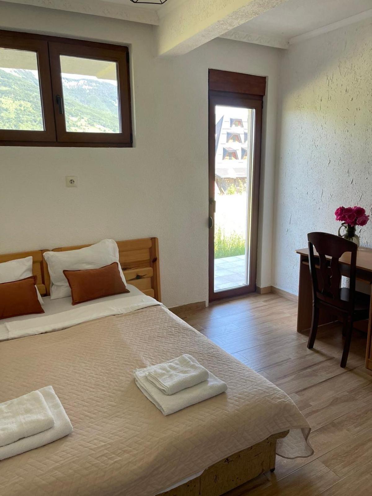 Bed and Breakfast Visitor Yard Plav Esterno foto