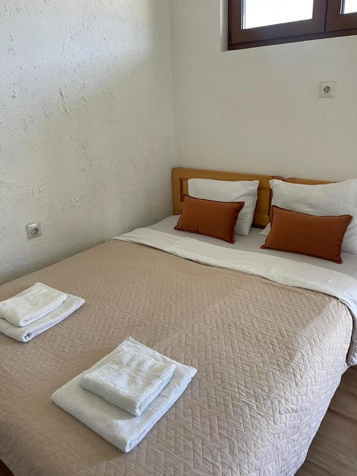 Bed and Breakfast Visitor Yard Plav Esterno foto