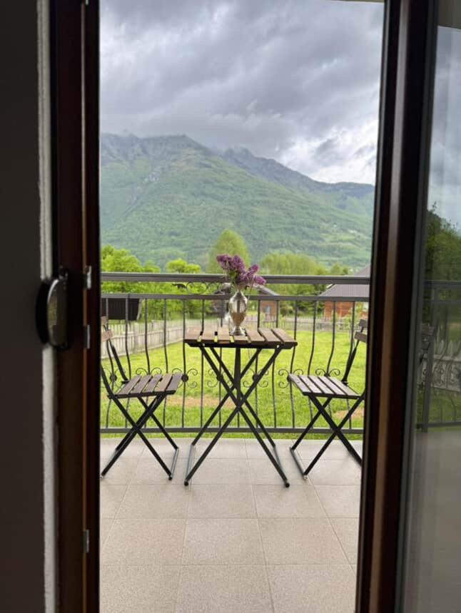 Bed and Breakfast Visitor Yard Plav Esterno foto