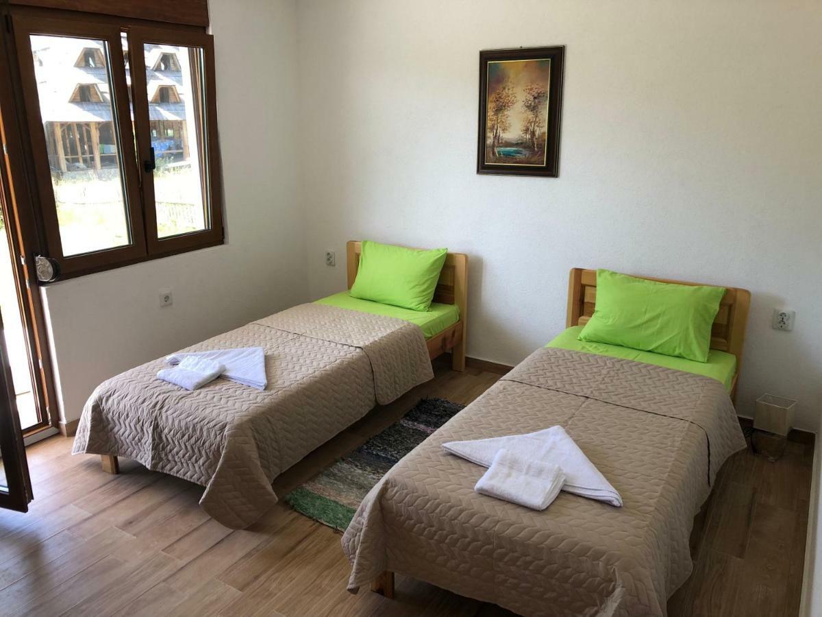 Bed and Breakfast Visitor Yard Plav Esterno foto