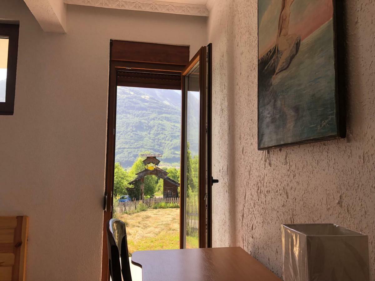 Bed and Breakfast Visitor Yard Plav Esterno foto