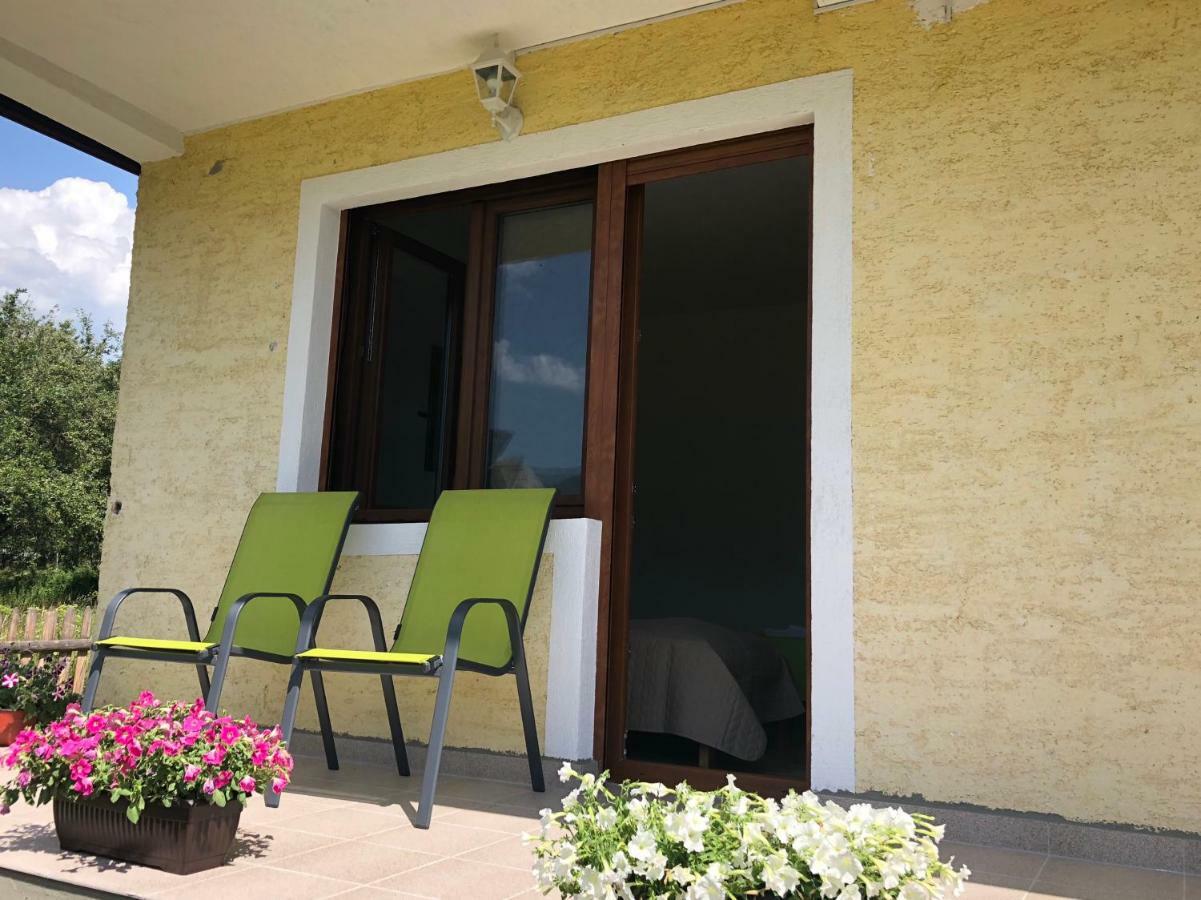 Bed and Breakfast Visitor Yard Plav Esterno foto
