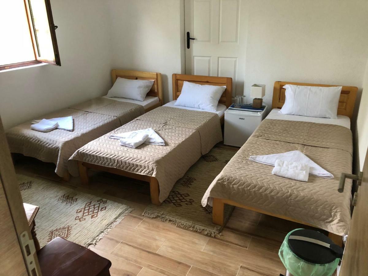 Bed and Breakfast Visitor Yard Plav Esterno foto